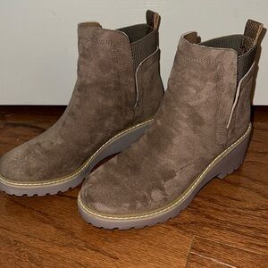 Chelsea boots